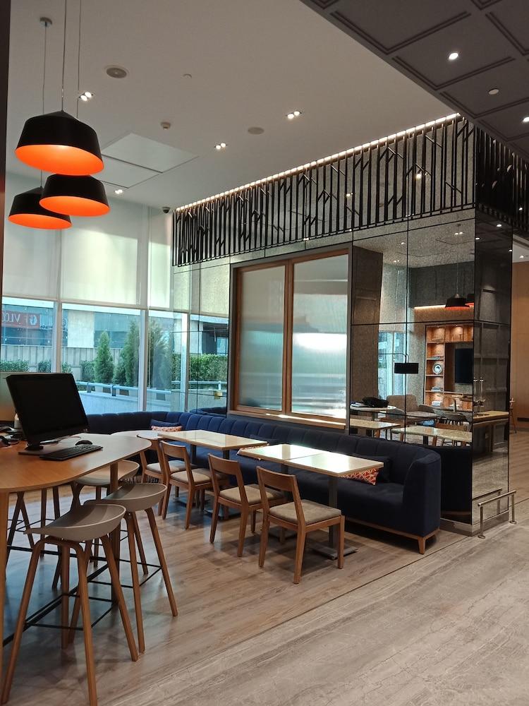 Holiday Inn Express Gurugram Sector 50 By Ihg Gurgaon Exterior foto