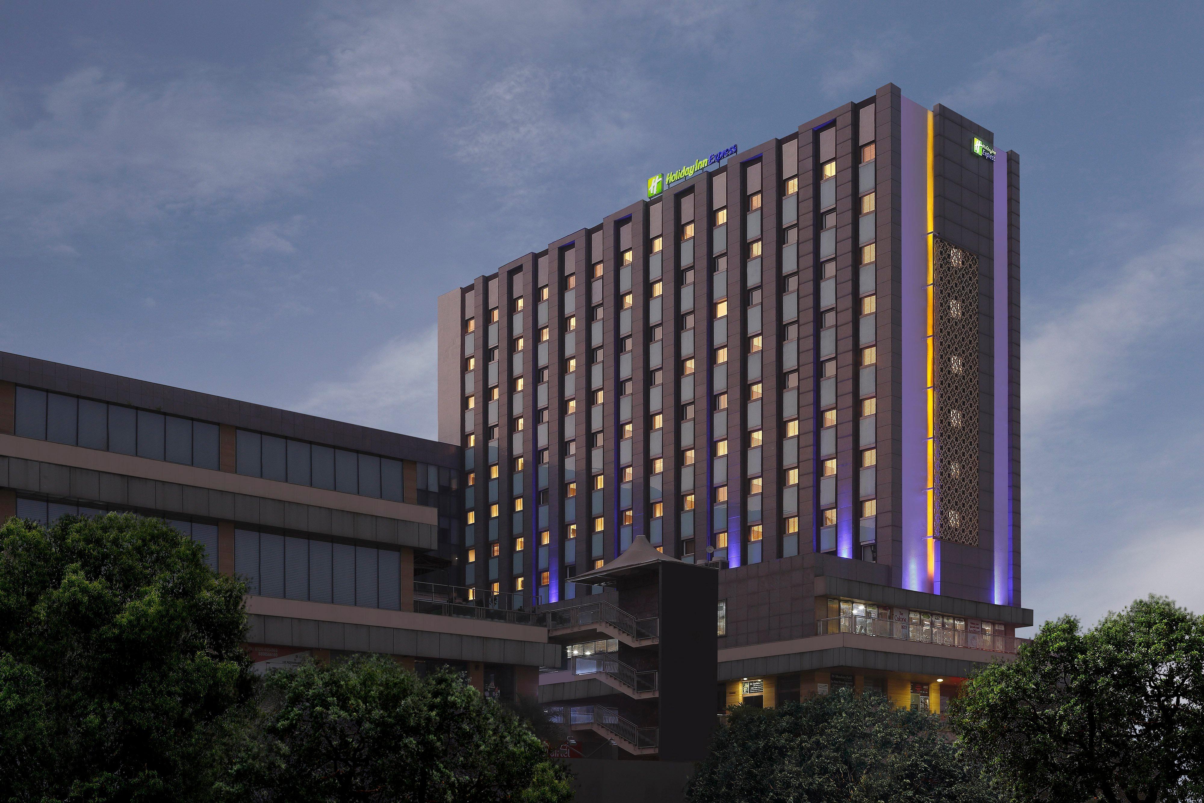 Holiday Inn Express Gurugram Sector 50 By Ihg Gurgaon Exterior foto