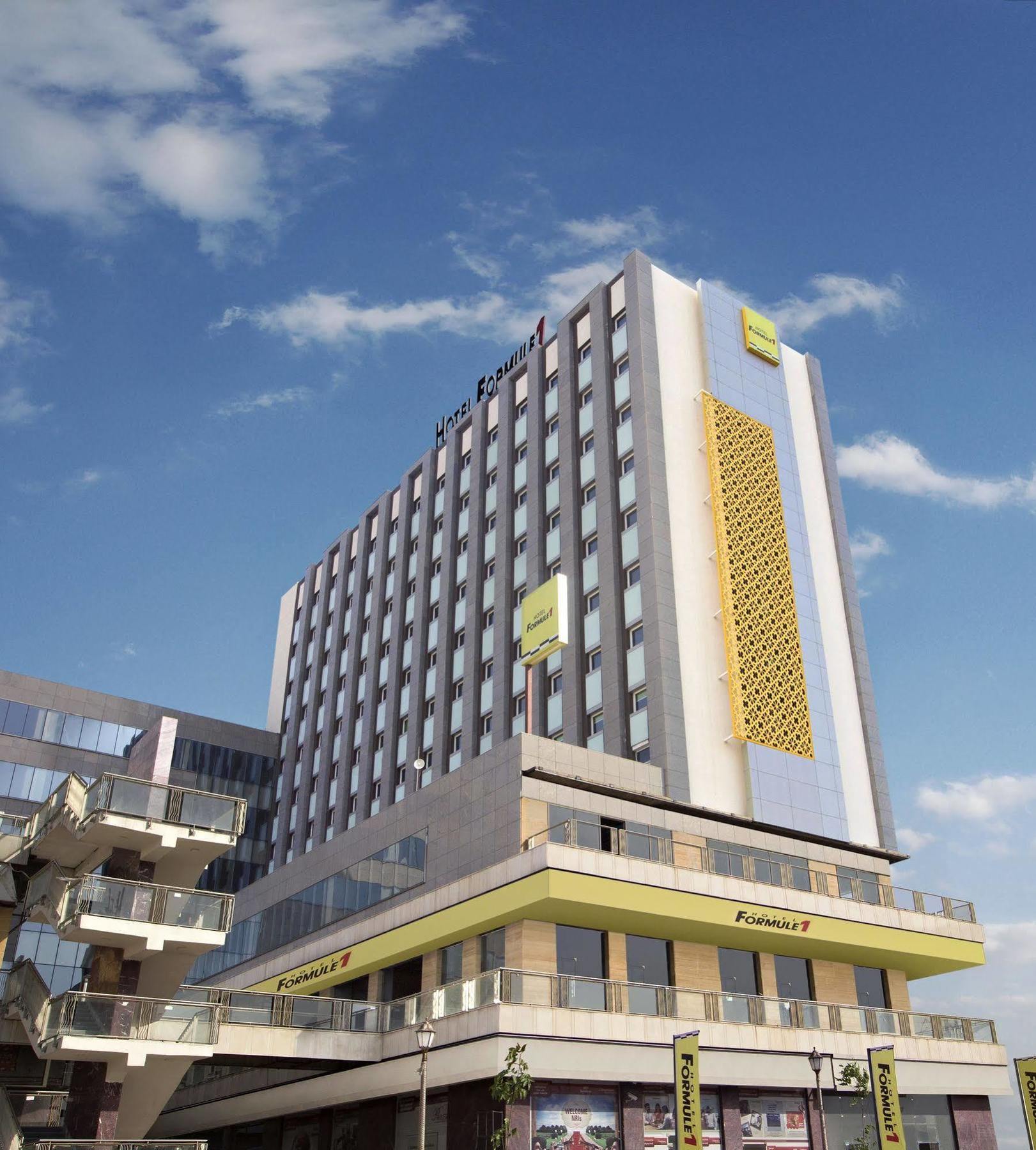 Holiday Inn Express Gurugram Sector 50 By Ihg Gurgaon Exterior foto